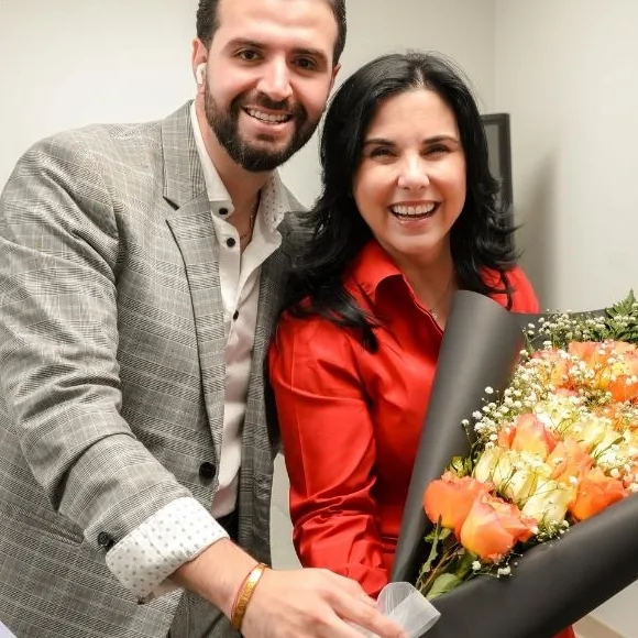 Jose celebrando con su familia
